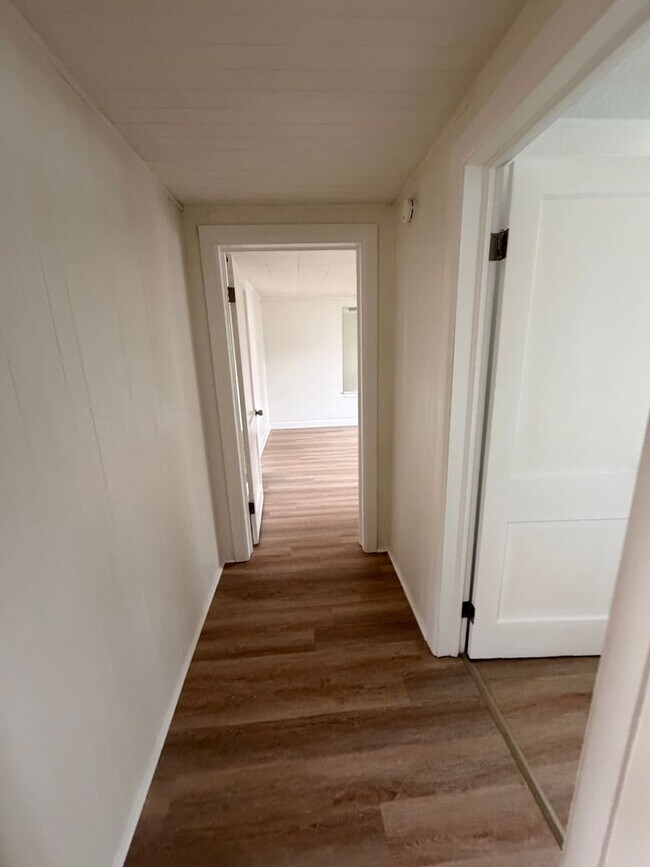 Building Photo - Beautiful Renovated 3 Br House!