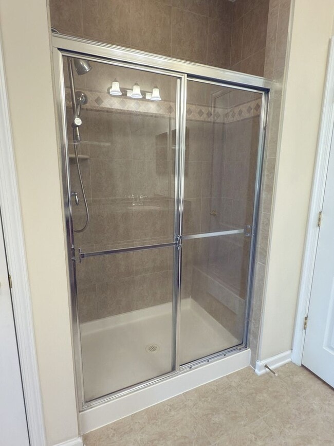 Building Photo - 3 Bedroom, 2.5 Bath, Loft, 2-Car Garage Ho...