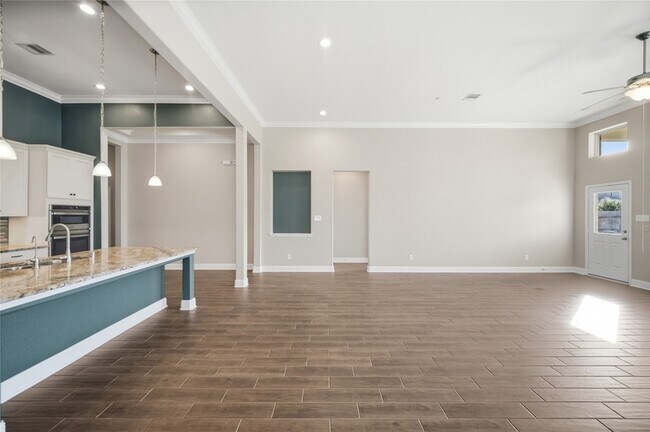 Building Photo - 14915 Violet Willow Ct