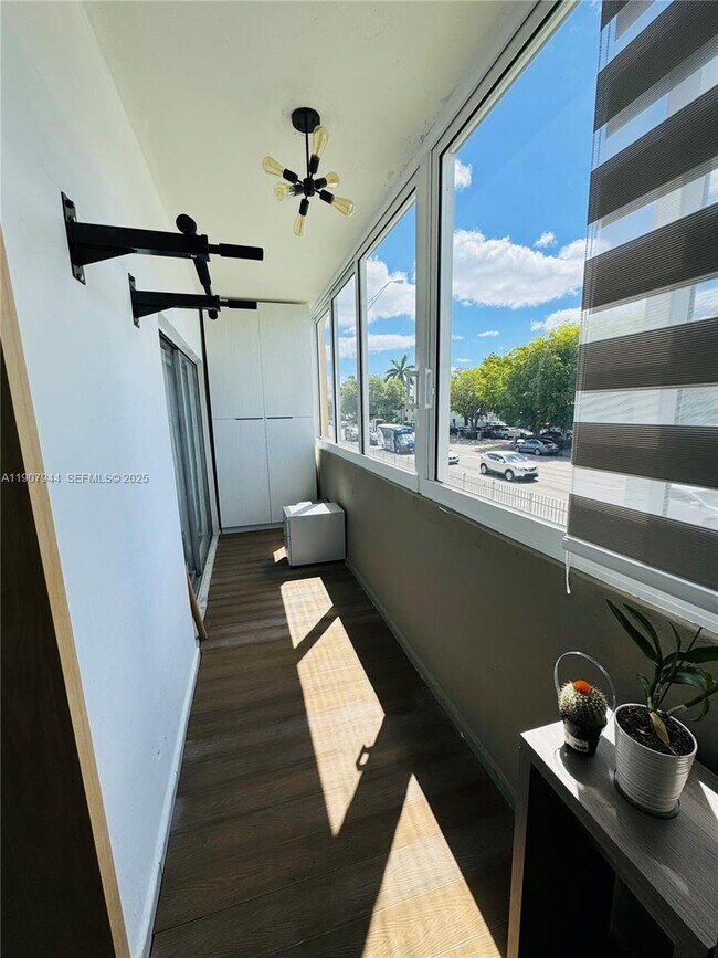 Building Photo - 1555 W 44th Pl