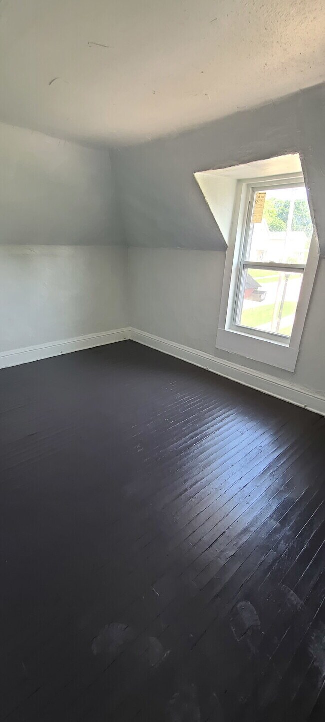 Building Photo - Spacious 4-Bedroom Home in Prime Flint Location