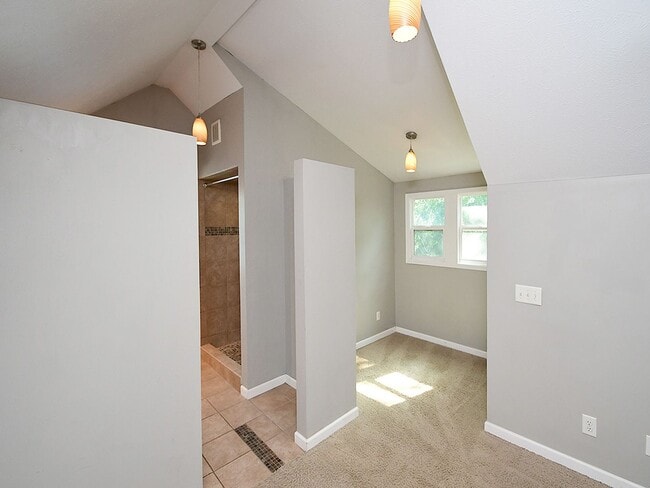 Building Photo - Elmwood Park Charmer