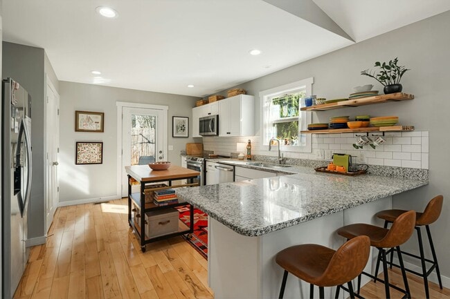 Building Photo - 695 Reed St