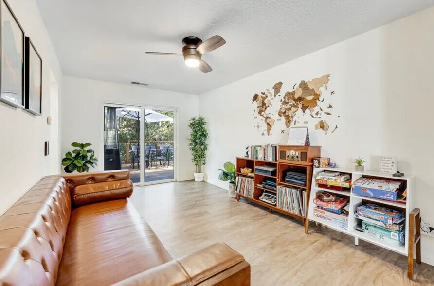 Building Photo - 19926 Pine Mountain Dr