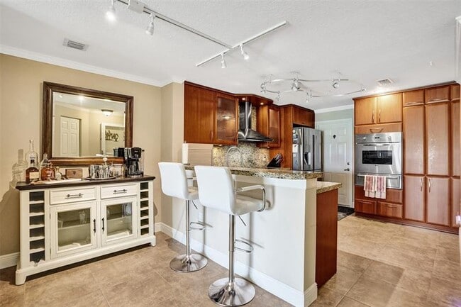 Building Photo - 4059 Crystal Lake Dr