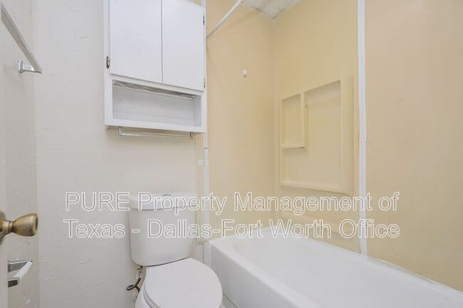 Building Photo - 7525 Windhaven Rd
