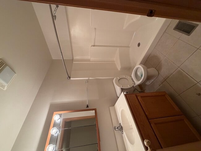 Building Photo - 790 W Highview Dr