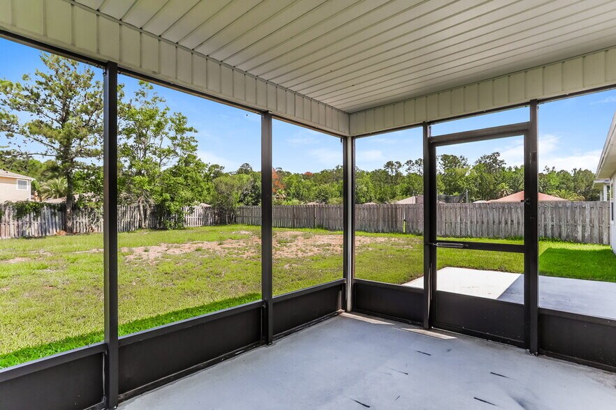 Building Photo - 2732 Woodsdale Dr