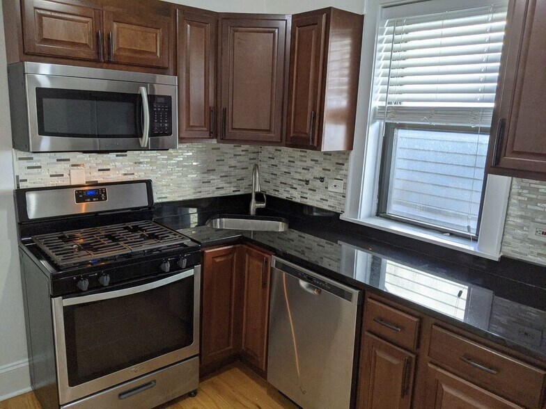 Building Photo - 716 Reba Pl