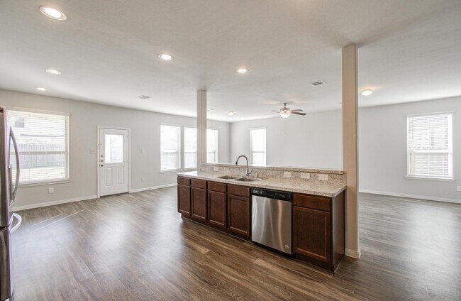 Building Photo - 3514 Vivaldi Dr
