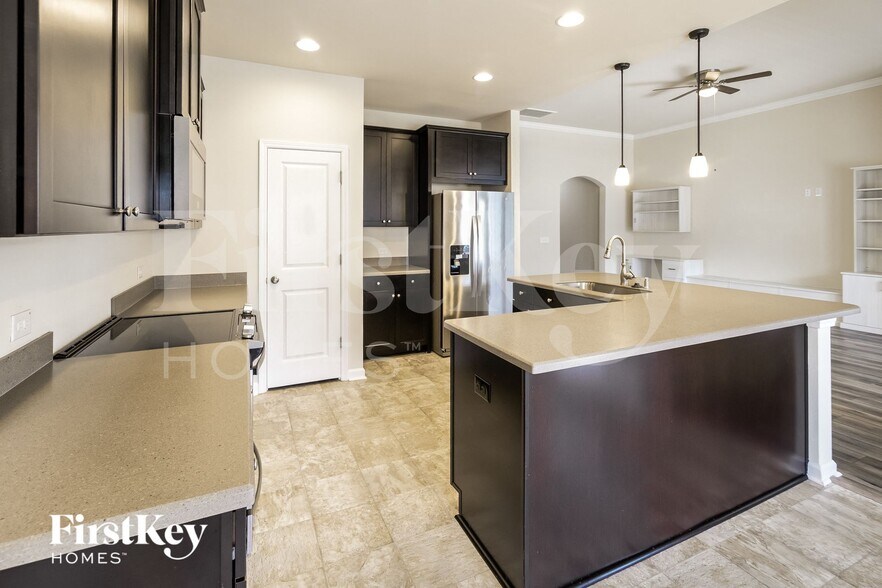 Building Photo - 117 Levis Song Ct