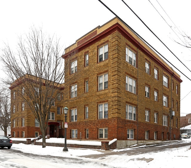 Building Photo - Chatsworth Court Apartments