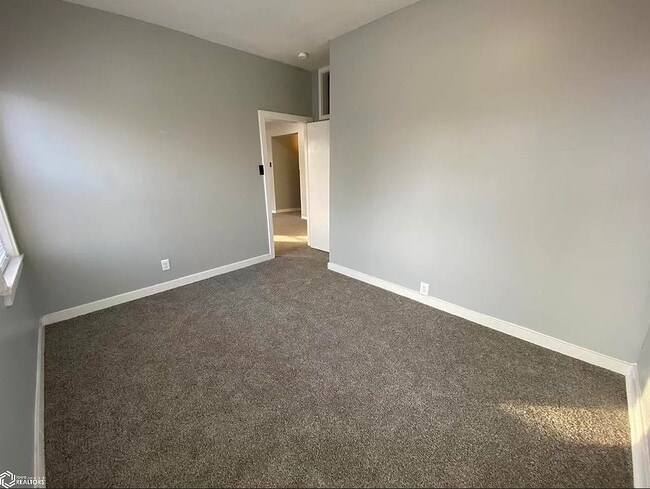 Building Photo - 259 S 10th St