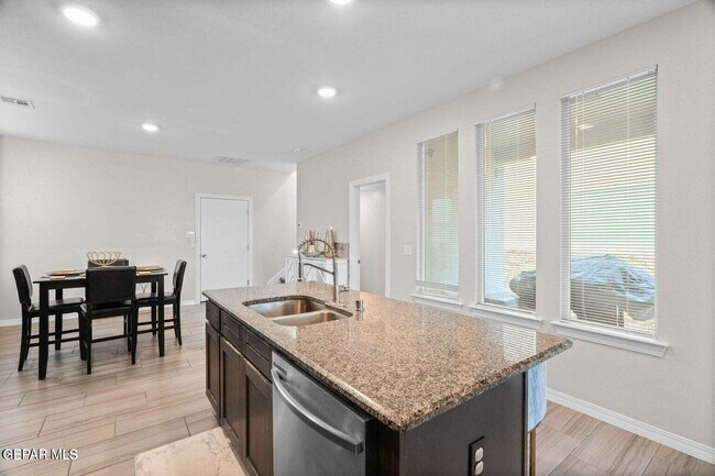 Building Photo - 14947 Pebble Hills Blvd