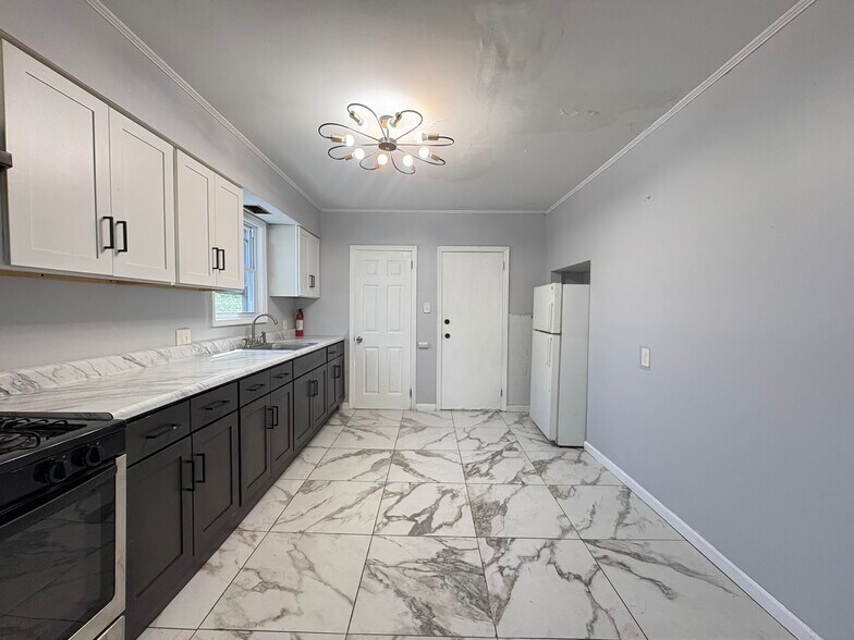 180 Lincoln Pl 2 - 178 Lincoln Pl