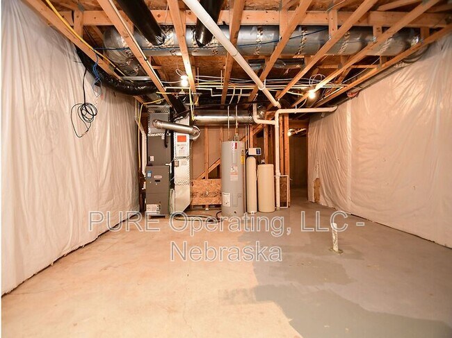 Building Photo - 16258 Loop St