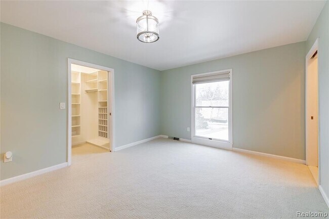 Building Photo - 24356 E River Rd