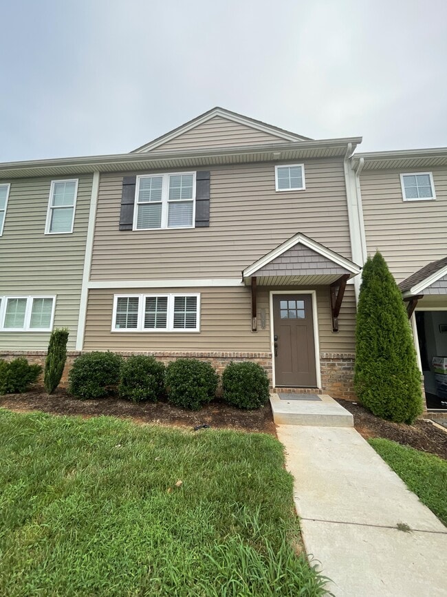 Building Photo - 1186 Commonwealth Cir