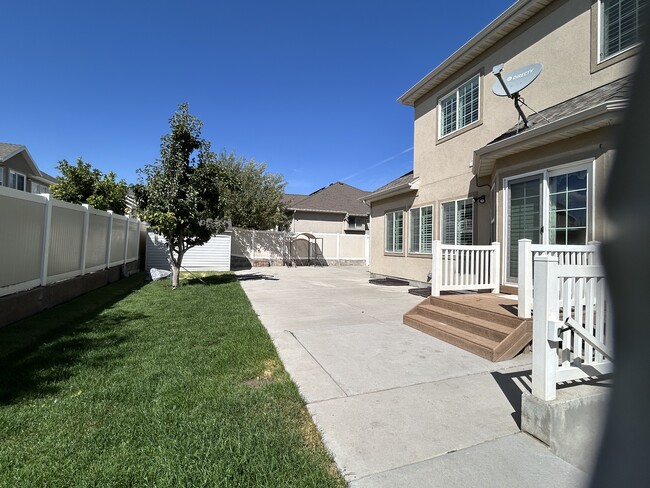 Building Photo - 5665 Piney View Ct