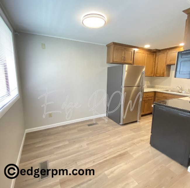 Building Photo - 211 1/2 Angie Dr