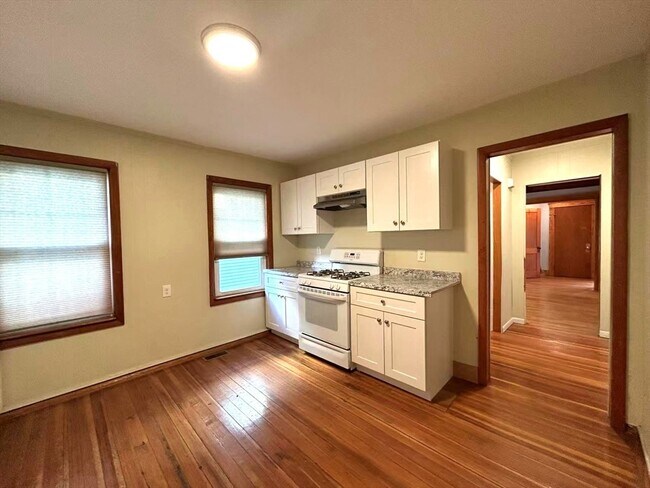 Building Photo - 97 Bowdoin St