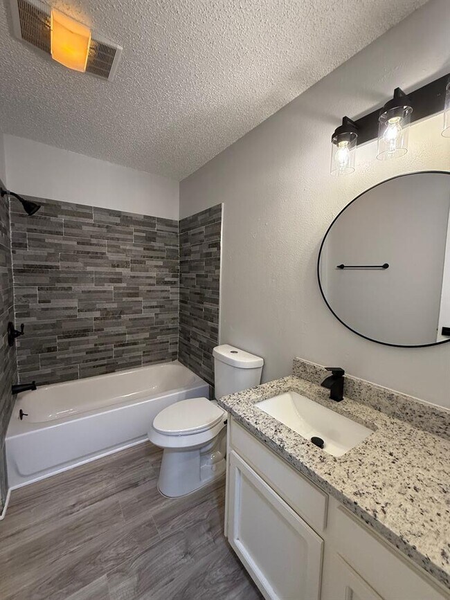 Building Photo - 5608 Cougar Dr