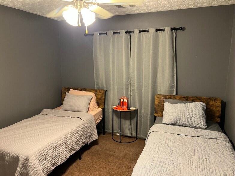 Twin beds - 105 Mills Lndg