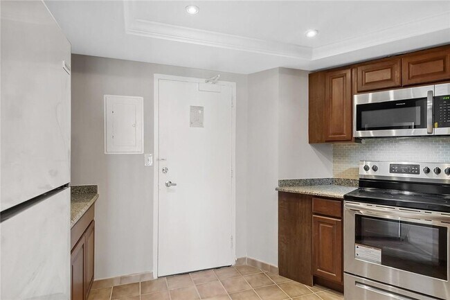 Building Photo - 3800 Galt Ocean Dr
