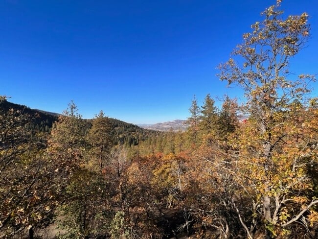 Building Photo - STUNNING VIEWS from this 3 bedroom, 2 bath home | Available February