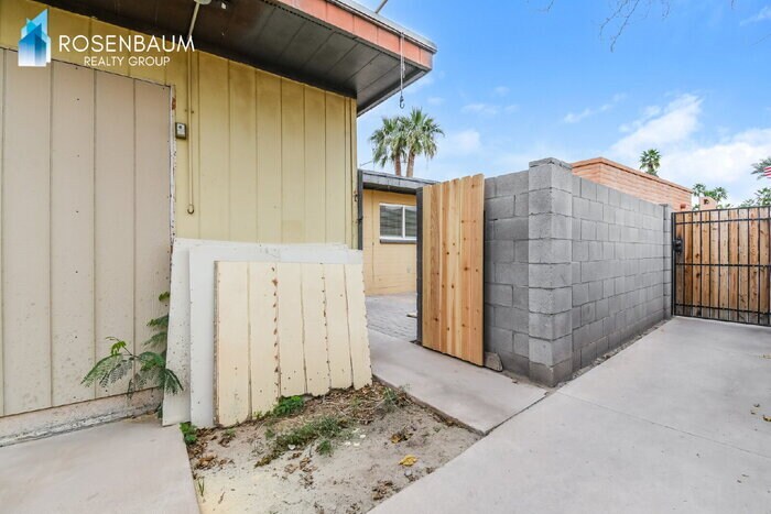 Building Photo - 644 S Mesa Dr