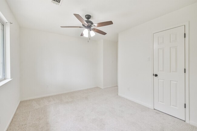 Building Photo - 811 Liberty Way