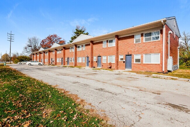 Building Photo - Charming 2 Bed, 1 Bath Apartment in Indianapolis - Don't Miss Out!