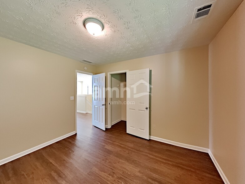 Building Photo - 1307 River Club Dr NE