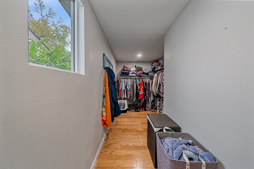Building Photo - 7911 Raleigh Pl