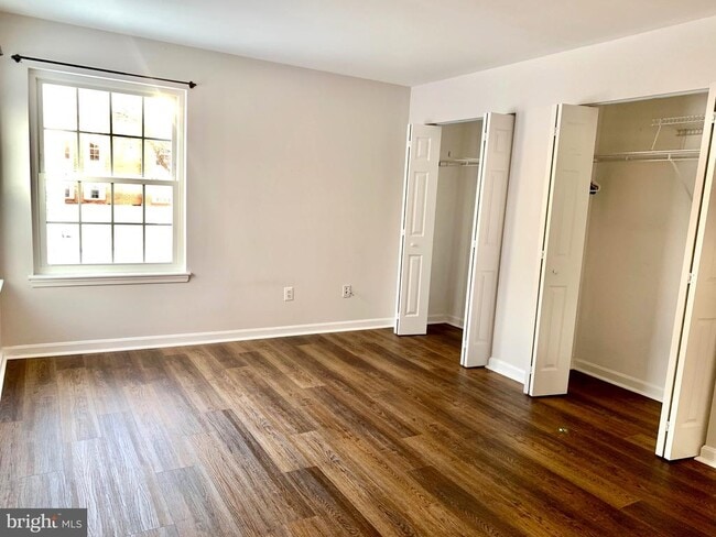 Building Photo - 102 Three Coin Way