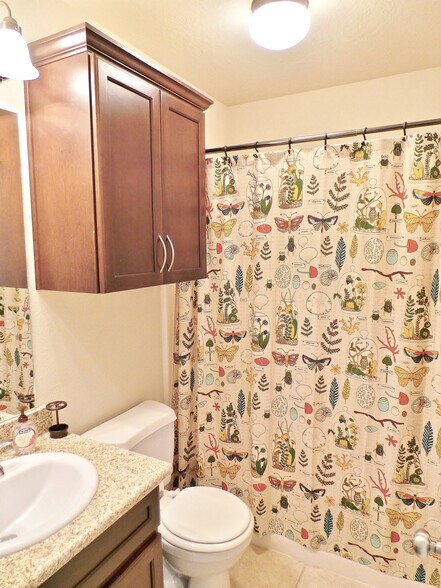 Building Photo - 1002 Venice Dr