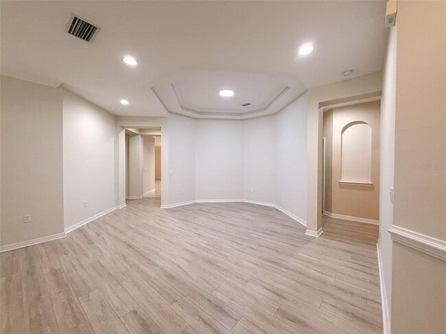 Building Photo - 12947 Runswick Ave