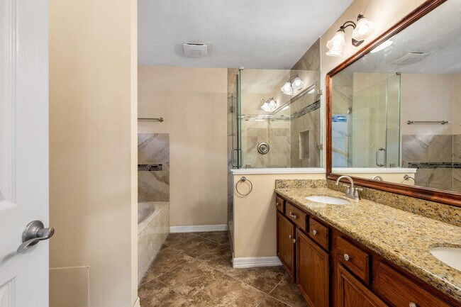 Building Photo - 4826 Meadowglen Dr