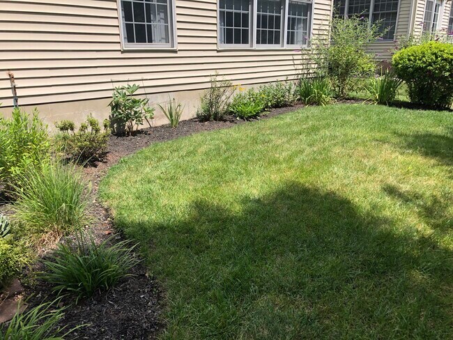 Building Photo - 33 Tallman Ln