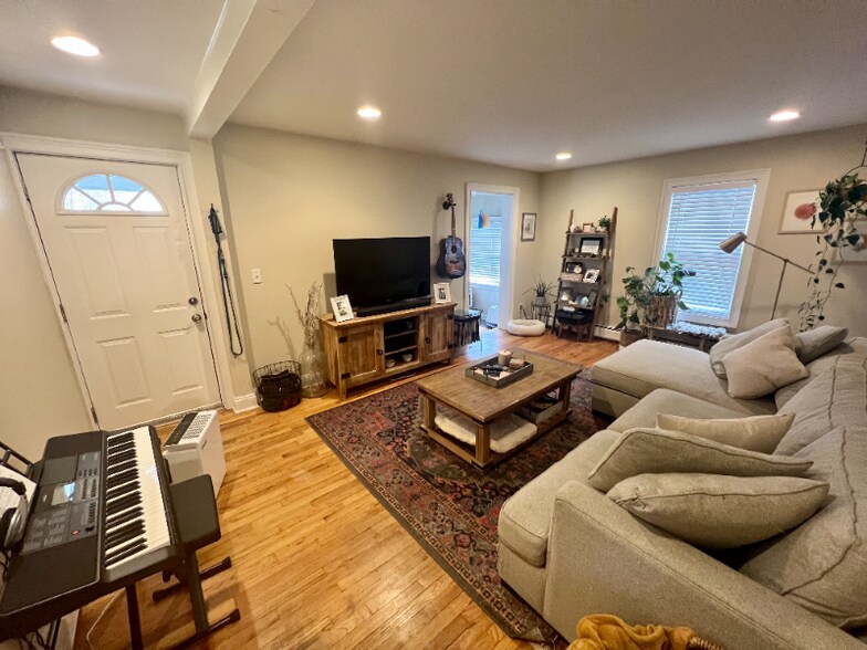 Building Photo - 30 Thorpe St