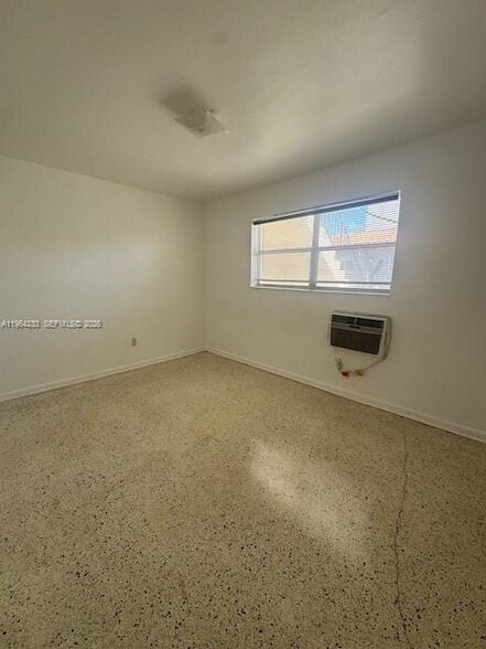 Building Photo - 644 SW 10th St