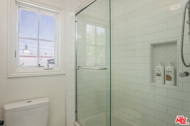 Building Photo - 1332 Comstock Ave