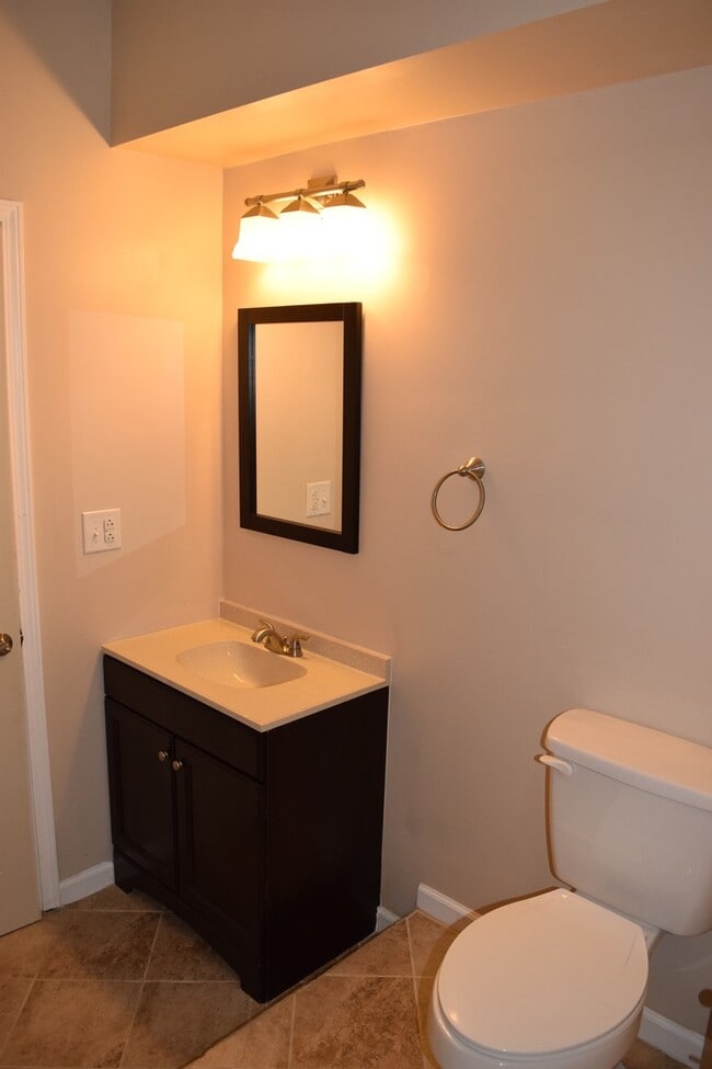 Building Photo - Gorgeous Home Located in Osage Hills Subdivision