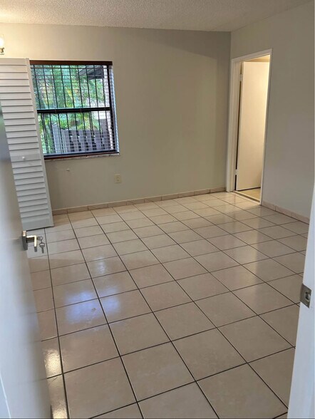 Master - 495 W Park Dr