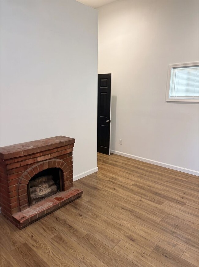 Building Photo - 602 E McLemore Ave