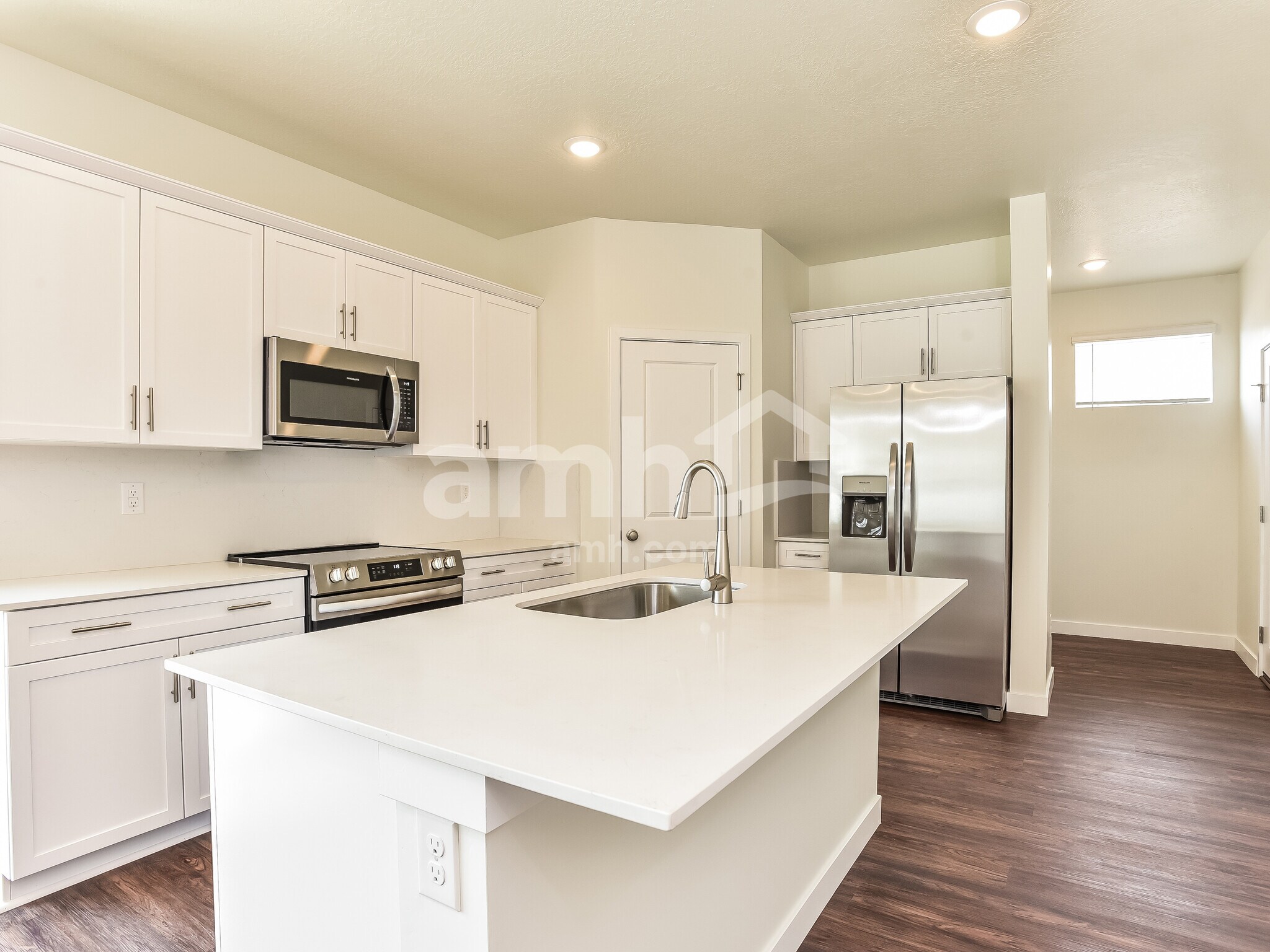 Building Photo - 1142 E Caitlyn St