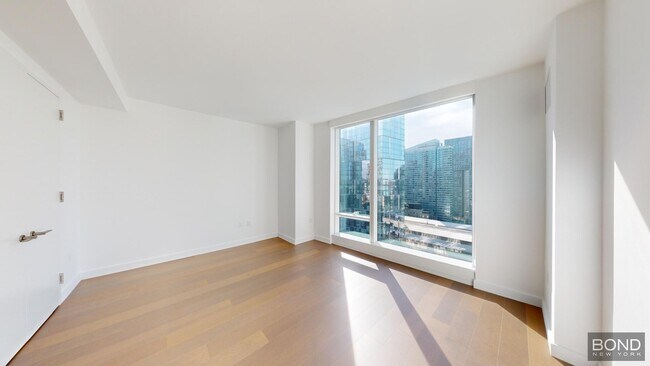 Building Photo - 400 W 61st St