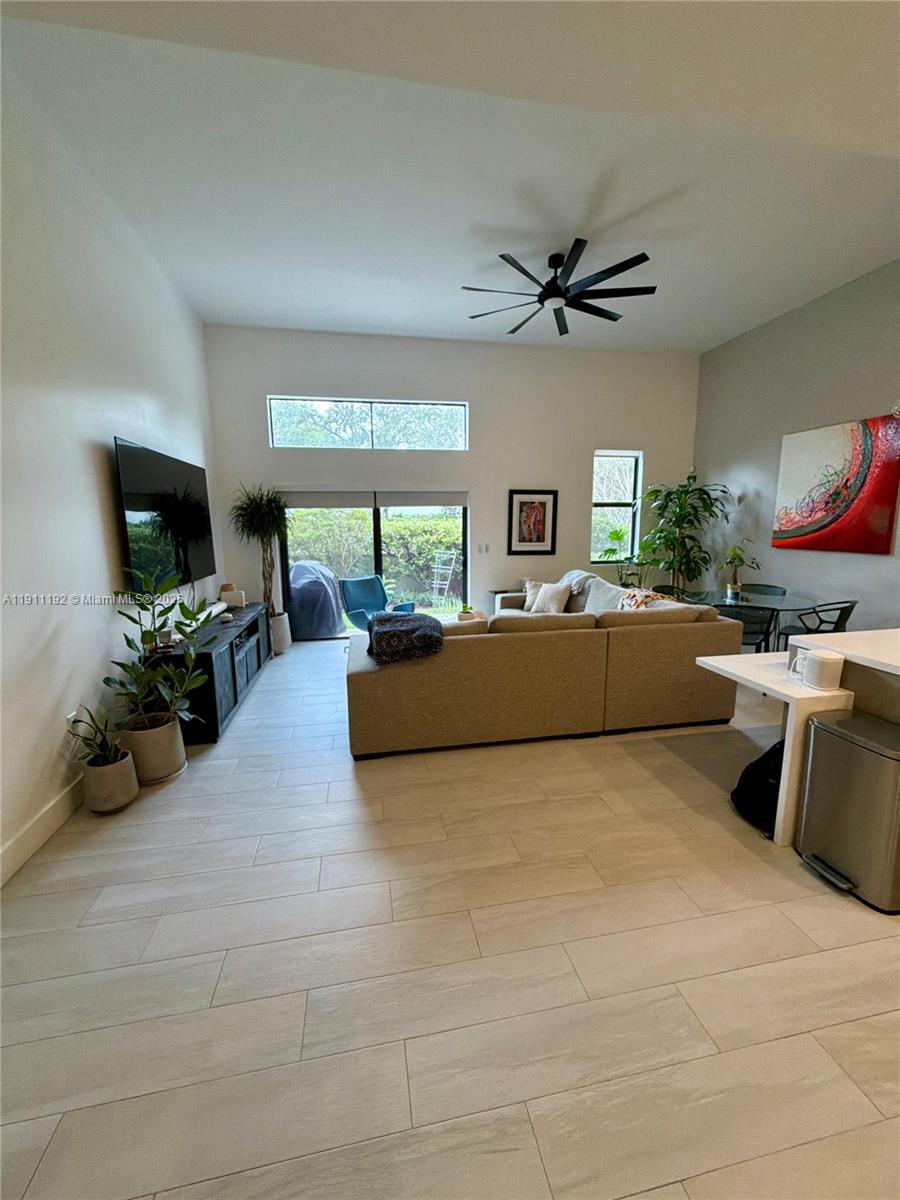 Building Photo - 913 NW 45th Ter