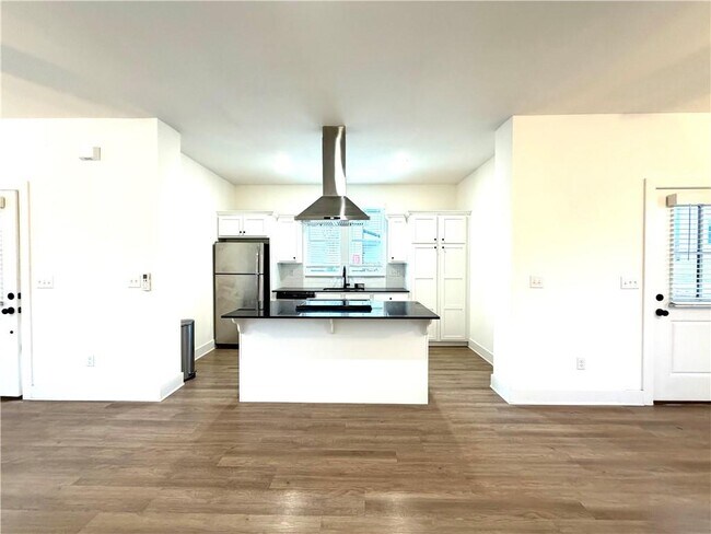 Building Photo - 890 S One Mile Rd