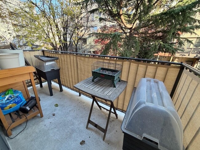 Building Photo - 83 Monroe St